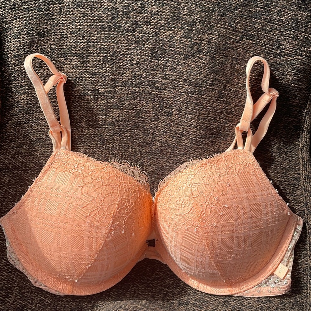 EUC Victoria’s Secret push up bra 34C